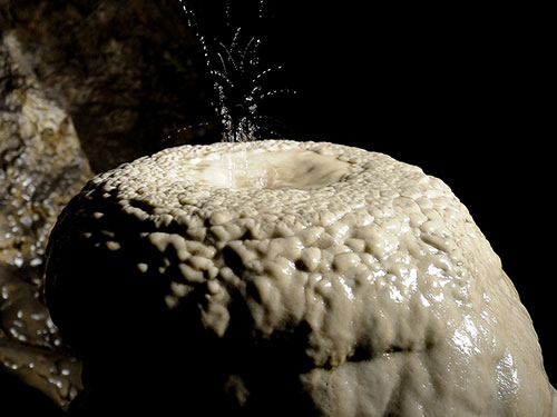 鐘(zhōng)鼓溶洞 鐘(zhōng)鼓溶洞