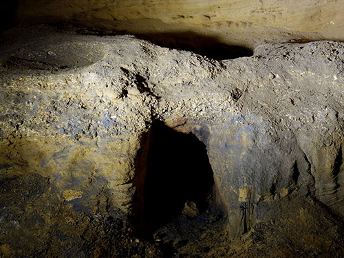 鐘(zhōng)鼓溶洞 鐘(zhōng)鼓溶洞