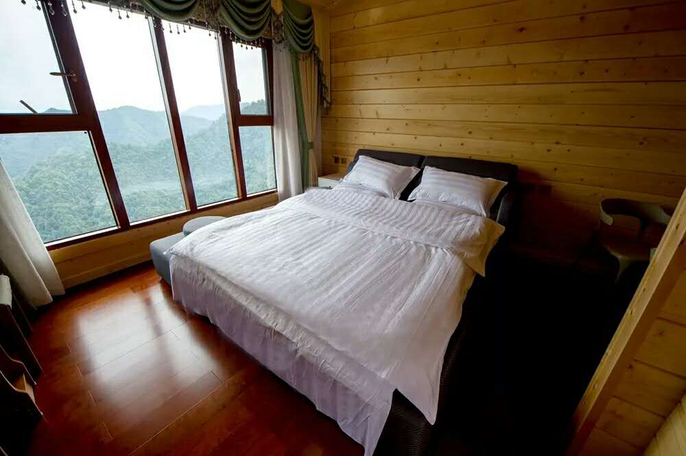 湖(hú)南(nán)旅遊開(kāi)發公司,懷化(huà)旅遊開(kāi)發公司,懷化(huà)峽谷探幽,懷化(huà)石林(lín)花(huā)山(shān)植物(wù)園